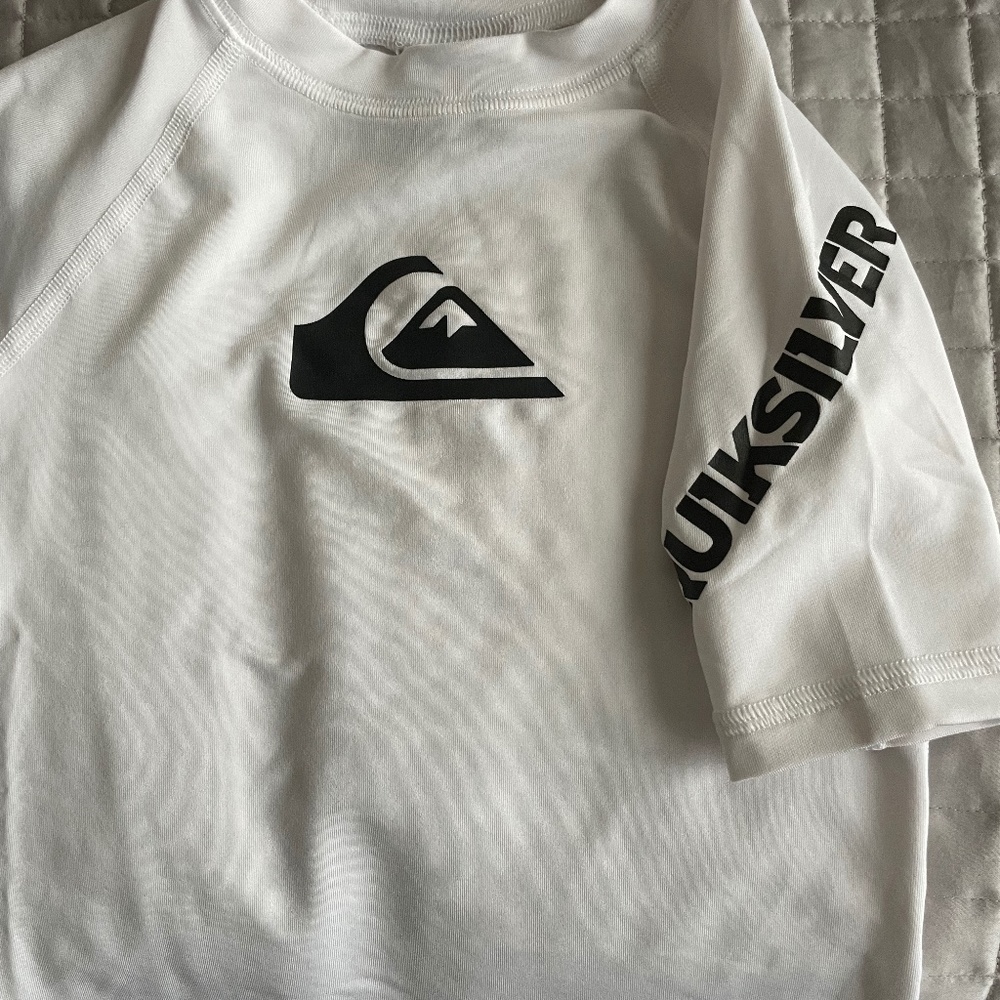 QUICKSILVER T-SHIRT